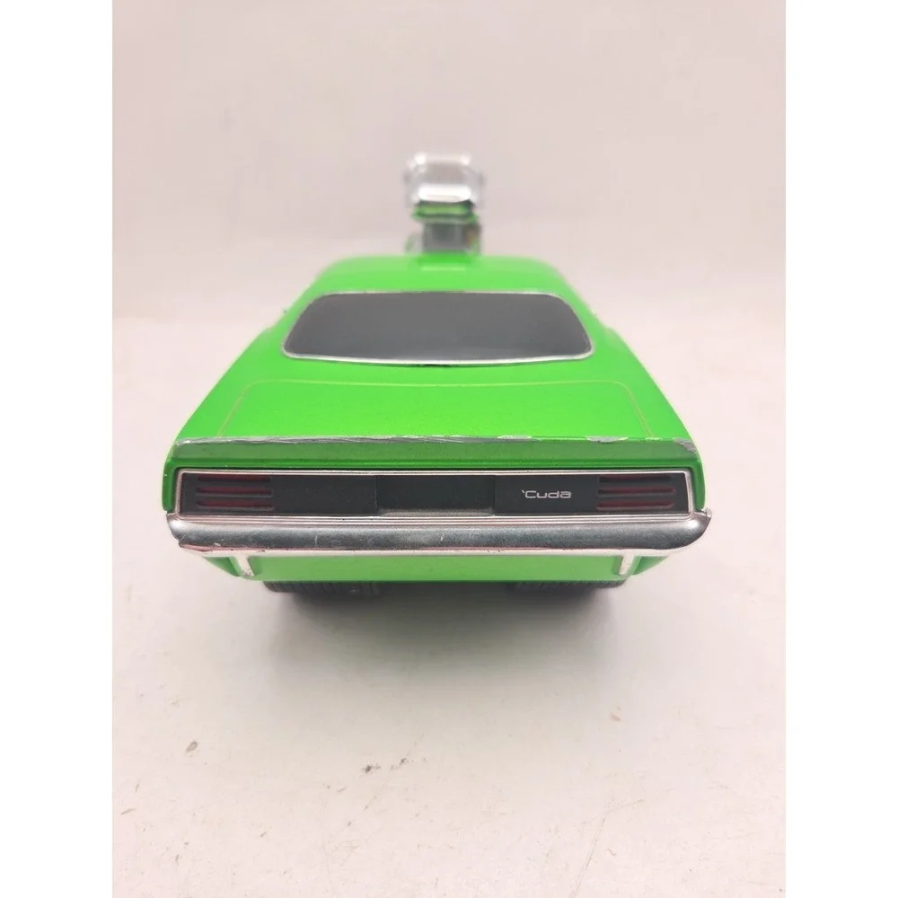 Muscle Machine 1/18 1970 Plymouth HEMI CUDA 2000 Funline Green W/ Purple Flames